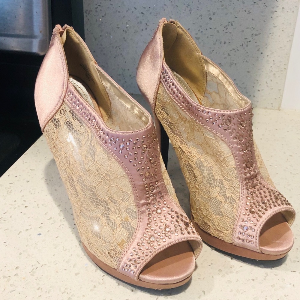 De Blossom Collection Elegant Prom/Wedding Shoe